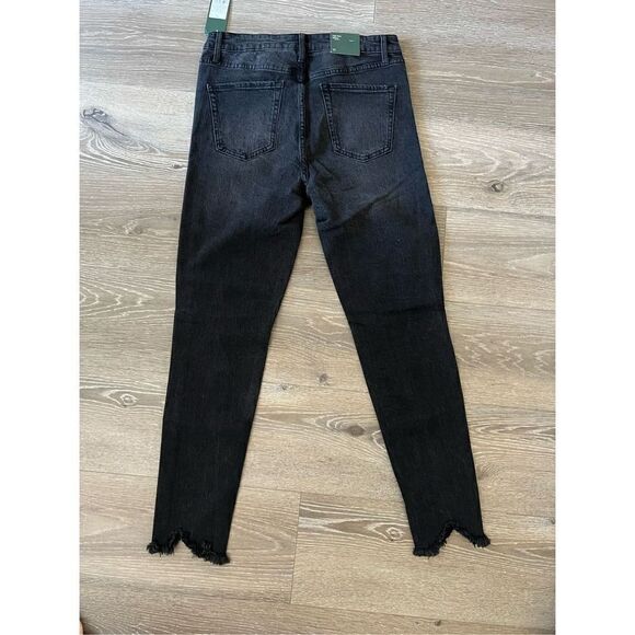 NWT Wild Fable Black Rinse Distressed Jean - Raw Hem Size 10 - Picture 4 of 4